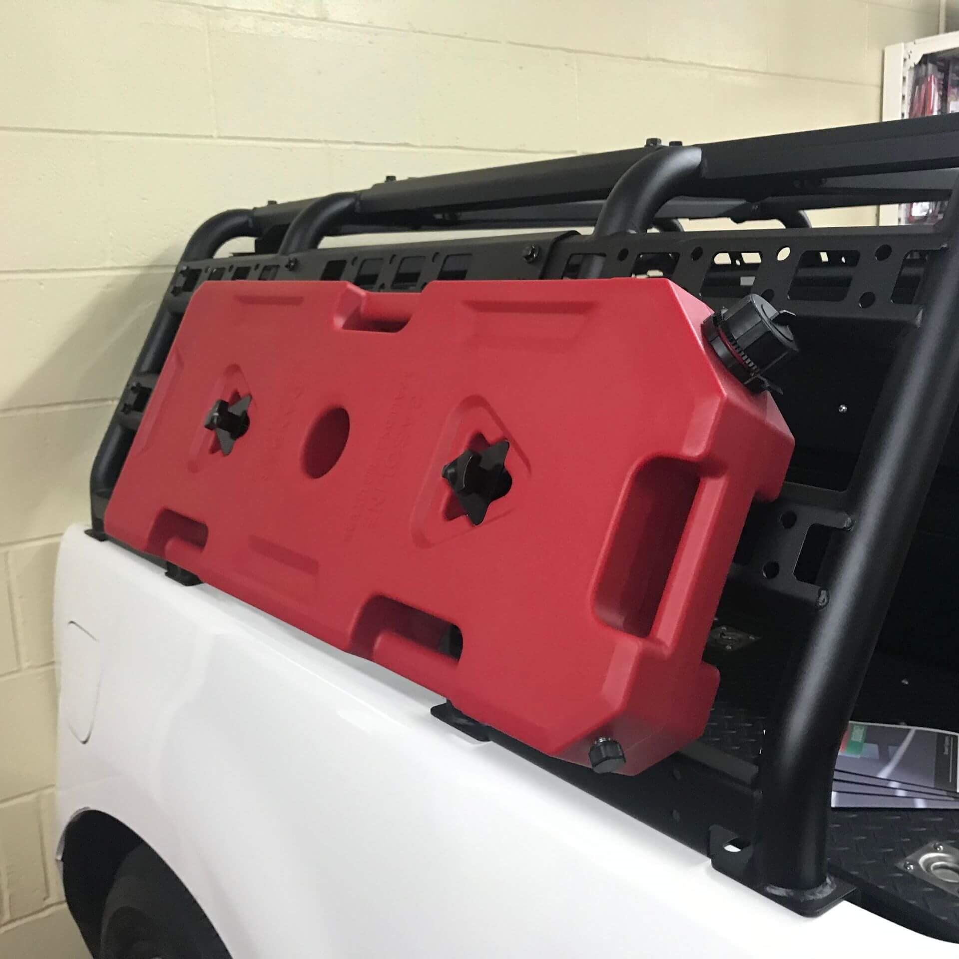 High Capacity Plastic Water Carrier Jerry Can with Brackets